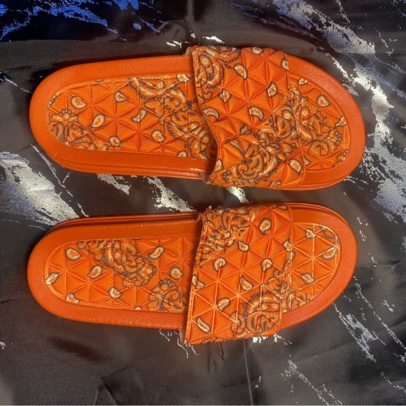 orange flag slippers !🧡 - Picture 2 of 3